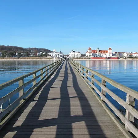 Moderne Fuer 4 Personen In Auf Der Insel Ruegen Apartment Binz